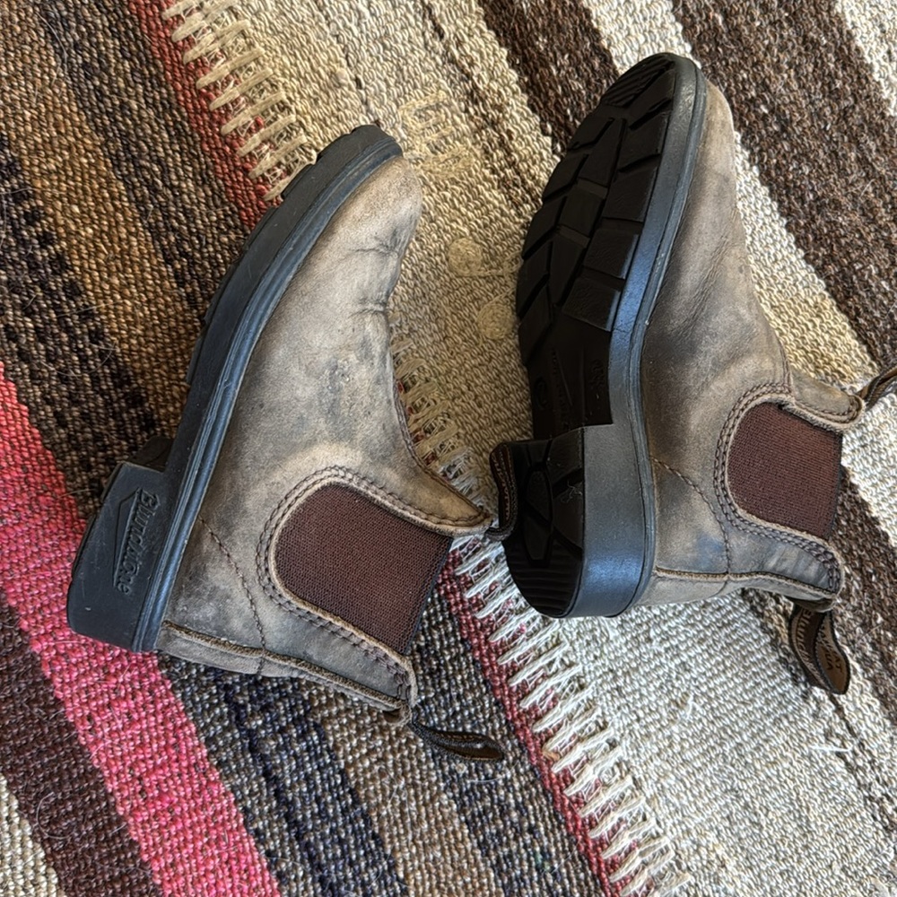 Blundstone Kids Brown Chelsea Boots - Picture 2 of 4